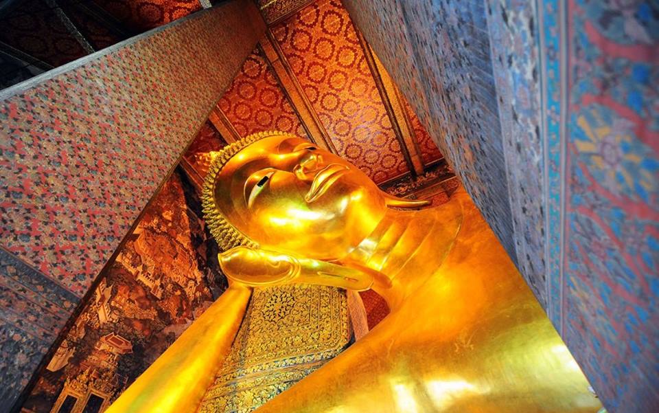 巨大な寝釈迦仏で有名な「ワット・ポー(涅槃寺院)」※入場料 300THB 当日払い
